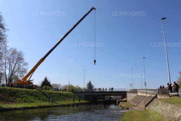 Levage_Depannage_Grue_70T_Canal_Roanne_080417A