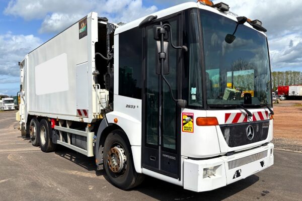 Porteur_6x2_Mercedes_2633_BOM_2012A