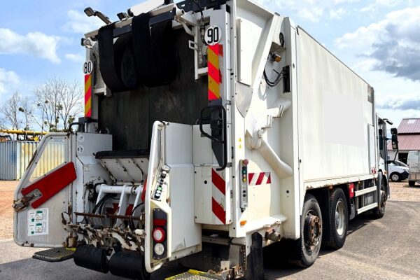 Porteur_6x2_Mercedes_2633_BOM_2012D